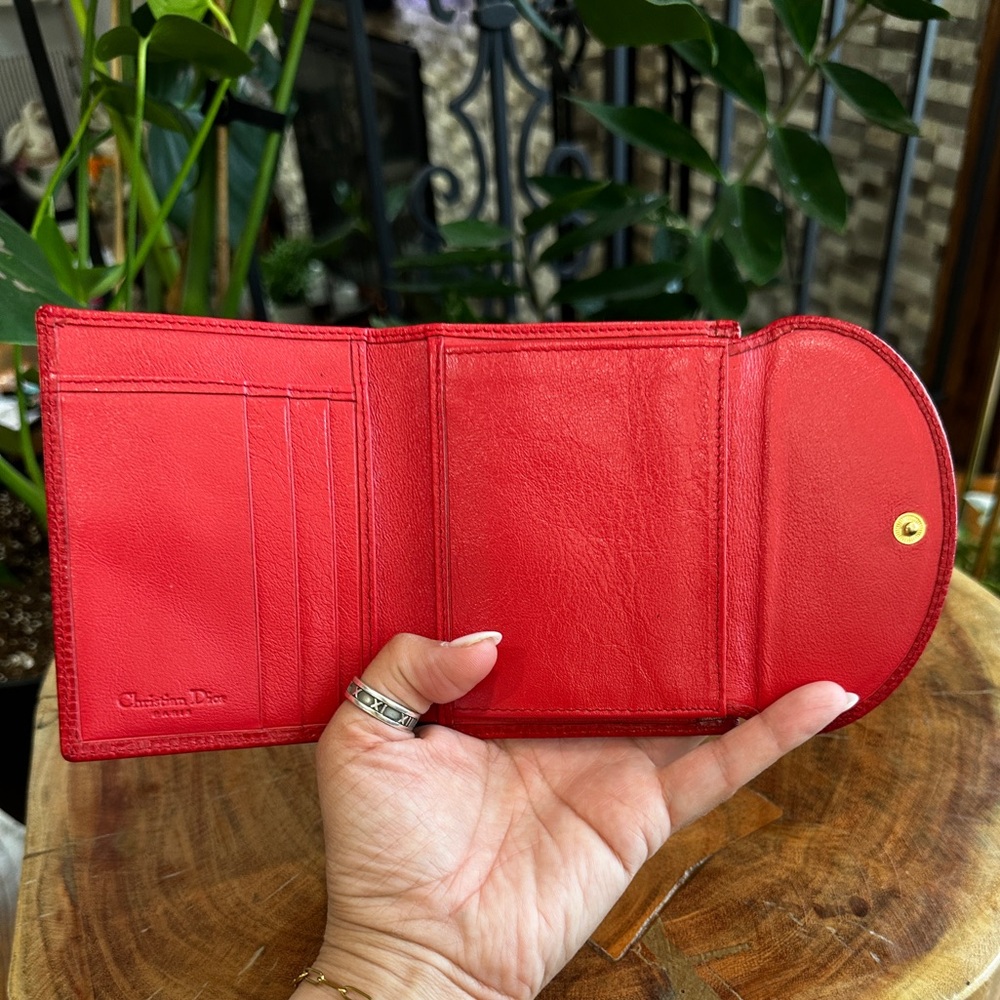 Vintage Christian Dior Red Leather Trifold Wallet Gold Medallion Paris - Picture 4 of 10